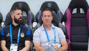 Pelatih PSIM Yogyakarta, Jean-Paul van Gastel pada laga kontra Persita Tangerang pada pertandingan pekan kesembilan BRI Super League 2025/2026. (Muhammad Iqbal Ichsan/Bola.com)