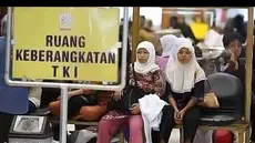 Ribuan tenaga kerja Indonesia (TKI) masih masuk secara ilegal ke Uni Emirat Arab untuk bekerja sebagai pembantu. Sebagian di antara para pembantu yang direkrut secara ilegal itu datang dari negara lain.