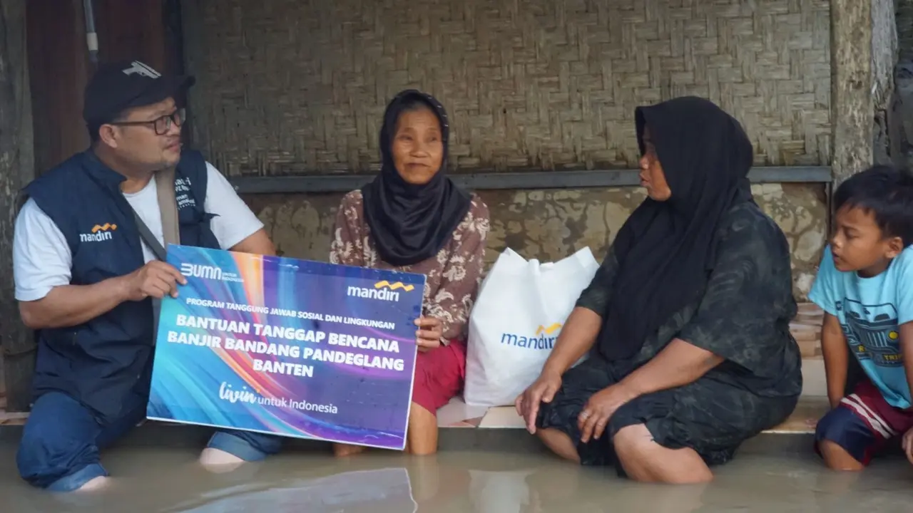 Tanggap Bencana, Bank Mandiri Salurkan Bantuan untuk Korban Banjir Jawa Barat dan Banten