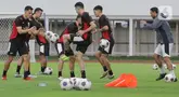 Pemain Timnas Indonesia melakukan latihan jelang pertandingan lanjutan putaran ketiga Kualifikasi Piala Dunia 2026 zona Asia di Stadion Madya, Kompleks Gelora Bung Karno, Senayan, Jakarta, Sabtu (22/3/2025). (Liputan6.com/Herman Zakharia)