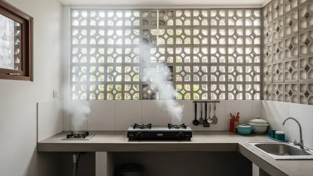 Inspirasi Dapur Belakang dengan Roster agar Asap Masak Cepat Keluar/Gemini AI