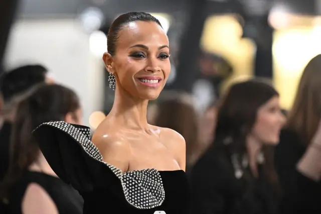 Zoe Saldana Selebriti Berbusana Terbaik di SAG Awards 2025, dari Timothee Chalamet. (Robyn Beck / AFP)