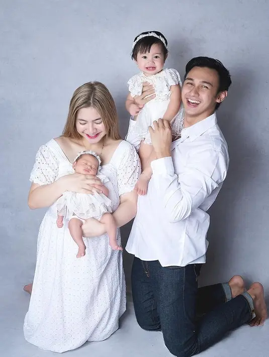 Si sulung yang biasa dipanggil baby Bible lahir pada 9 November 2021. Sedangkan adik Bible lahir pada 20 Desember 2022 lalu. Masih sama-sama balita, tentunya dua anaknya masih butuh perhatian khusus dari orang tua. [Instagram/felicyangelista_]