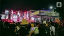 Penonton menyaksikan pertunjukan musik pada hari pertama Synchronize Fest 2022 di Gambir Expo, Kemayoran, Jakarta, Jumat (7/10/2022). Selain dari aksi para musisi, Synchronize Fest 2022 juga masih membawa upaya Green Movement yang sudah dilakukan sejak edisi-edisi sebelumnya. (Liputan6.com/Faizal Fanani)