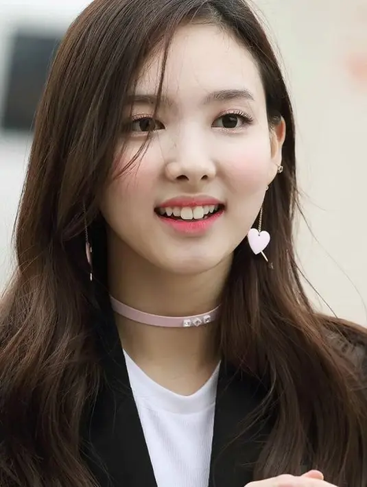 Nayeon TWICE baru-baru ini membuat fans kaget karena mengubah penampilannya. [Pinterest]