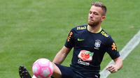 Arthur Melo, Winger Gremio yang diminati Barcelona (NELSON ALMEIDA / AFP)