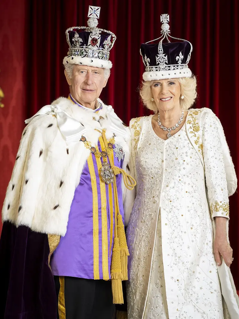 Potret Resmi Raja Charles III dan Camilla Usai Penobatan