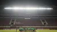 Para pemain Timnas Indonesia bersiap untuk latihan di Stadion Maguwoharjo, Sleman, Selasa (11/6/2017). Latihan ini persiapan jelang ujicoba melawan Puerto Rico. (Bola.com/Vitalis Yogi Trisna)