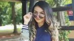 Salah satu fashion item yang tak boleh dilewatkan wanita yang akrab disapa Ersya adalah kacamata. Selain melindungi mata dari sinar matahari, kacamata dengan lensa gelap membuat penampilan semakin trendi. (Liputan6.com/IG/@ersyaurel)