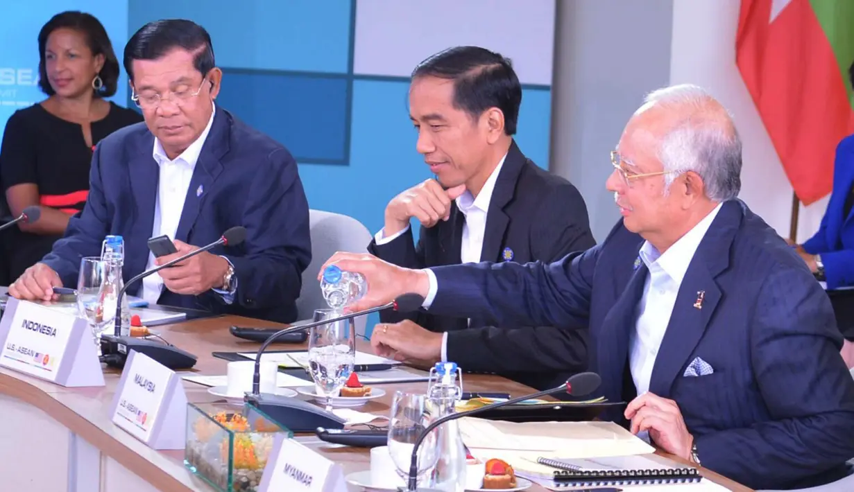 Presiden Joko Widodo saat menghadiri ASEAN-US Summit Reatreat I di Interactive Gallery, Sunnylands Center & Gardens, AS (15/2). ASEAN-US  bertema ‘Promoting an Innovative, Entrepreneurial ASEAN Economic Community’. (Setpres/Ari Dwipayana)