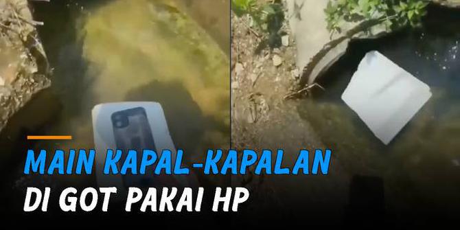 VIDEO: Iseng Main Kapal-Kapalan di Got Pakai HP, Berujung Apes