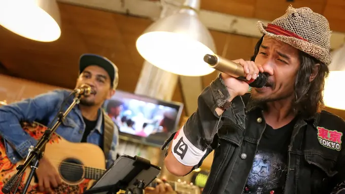 [Bintang] Chicco Jerikho Deg-degan Rekaman OST Filosofi Kopi 2