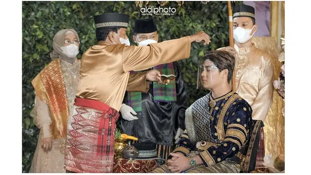 8 Potret Rizky Billar dan Lesty Kejora saat Gelar Malam Bainai, Curi Perhatian