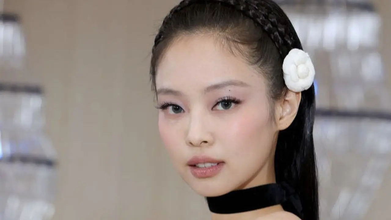 Pesona Jennie Blackpink untuk Pertama Kalinya Hadir di Met Gala, @vogue