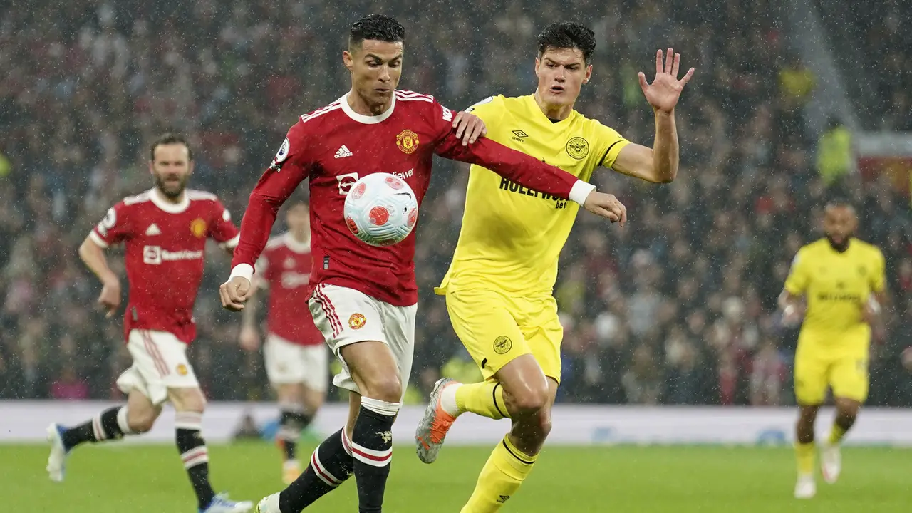 Foto: MU Tutup Laga Terakhir di Old Trafford dengan Kemenangan Telak Atas Brentford di Liga Inggris