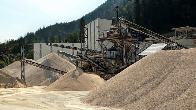 Ilustrasi tambang, bahan galian golongan B