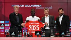 Selain menjadi salah satu klub tersukses di Bundesliga, Bayern Munchen juga terkenal sebagai klub kaya. The Bavarian kerap kali mendatangkan pemain-pemain top dengan banderol tinggi bahkan dari luar Jerman sekalipun, seperti Liga Inggris. Sadio Mane merupakan pemain Liga Inggris teranyar yang sukses didaratkan menuju Allianz Arena. Termasuk Mane, berikut 5 pemain Liga Inggris termahal yang pernah diboyong Bayern Munchen. (AFP/Christof Stache)