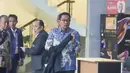 Ridwan Kamil diperiksa sebagai saksi dalam kapasitasnya semasa menjabat sebagai Gubernur Jawa Barat dalam kasus dugaan korupsi pengadaan iklan pada Bank Pembangunan Daerah Jawa Barat dan Banten atau Bank BJB periode 2021-2023. Tampak dalam foto, mantan Gubernur Jawa Barat Ridwan Kamil (kanan) bersiap meninggalkan Gedung Merah Putih Komisi Pemberantasan Korupsi (KPK), Jakarta, Selasa (2/12/2025). (merdeka.com/Arie Basuki)
