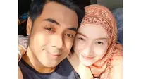 Potret bahagia Ustaz Riza Muhammad dan Indri Giana menanti kelahiran anak kembar. (Sumber: Instagram/ustdzrizamuhammad)