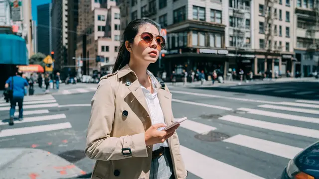 perempuan dan november bahagia tanpa