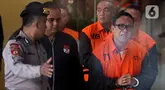 Raut wajah Wakil Menteri Ketenagakerjaan (Wamenaker) Immanuel Ebenezer atau Noel saat digiring petugas menuju ruang konferensi pers di gedung Merah Putih Komisi Pemberantasan Korupsi (KPK), Jakarta, Jumat (22/8/2025). (Liputan6.com/Helmi Fithriansyah)