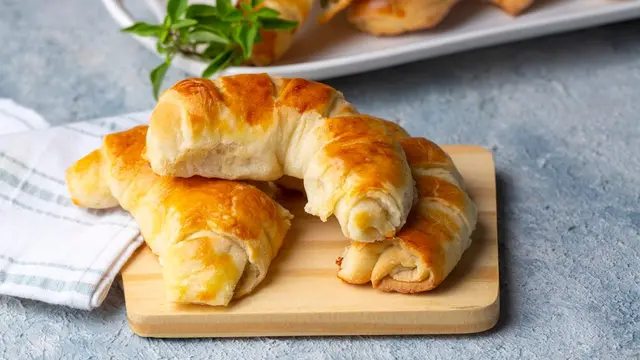 croissant pisang keju