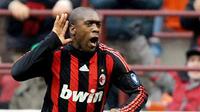 Gelandang AC Milan, Clarence Seedorf merayakan gol dalam pertandingan Serie A AC Milan vs Cagliari di San Siro, Milan, pada 22 Februari 2009. AFP PHOTO/GIUSEPPE CACACE