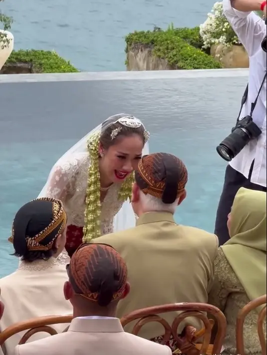Alam cantik Bali jadi saksi, BCL akan mengarungi rumah tangga dengan Tiko. [Instagram.com/sellyraimantra]