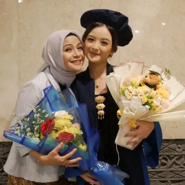 7 Potret Putri Sulung Ria Enes, Athala Rania yang Baru Saja Lulus Kuliah
