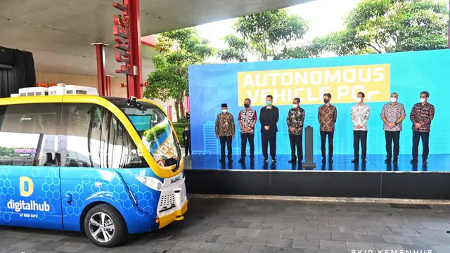 Menteri Perhubungan Budi Karya Sumadi resmikan uji coba kendaraan listrik otonom pertama di Indonesia, di Qbig BSD, Kabupaten Tangerang, Jumat (20/5/2022). (Dok Kemenhub)
