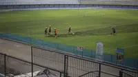 Markas Bali United, Stadion Kapten I Wayan Dipta, yang sedang direnovasi. (Bola.com/Maheswara Putra)
