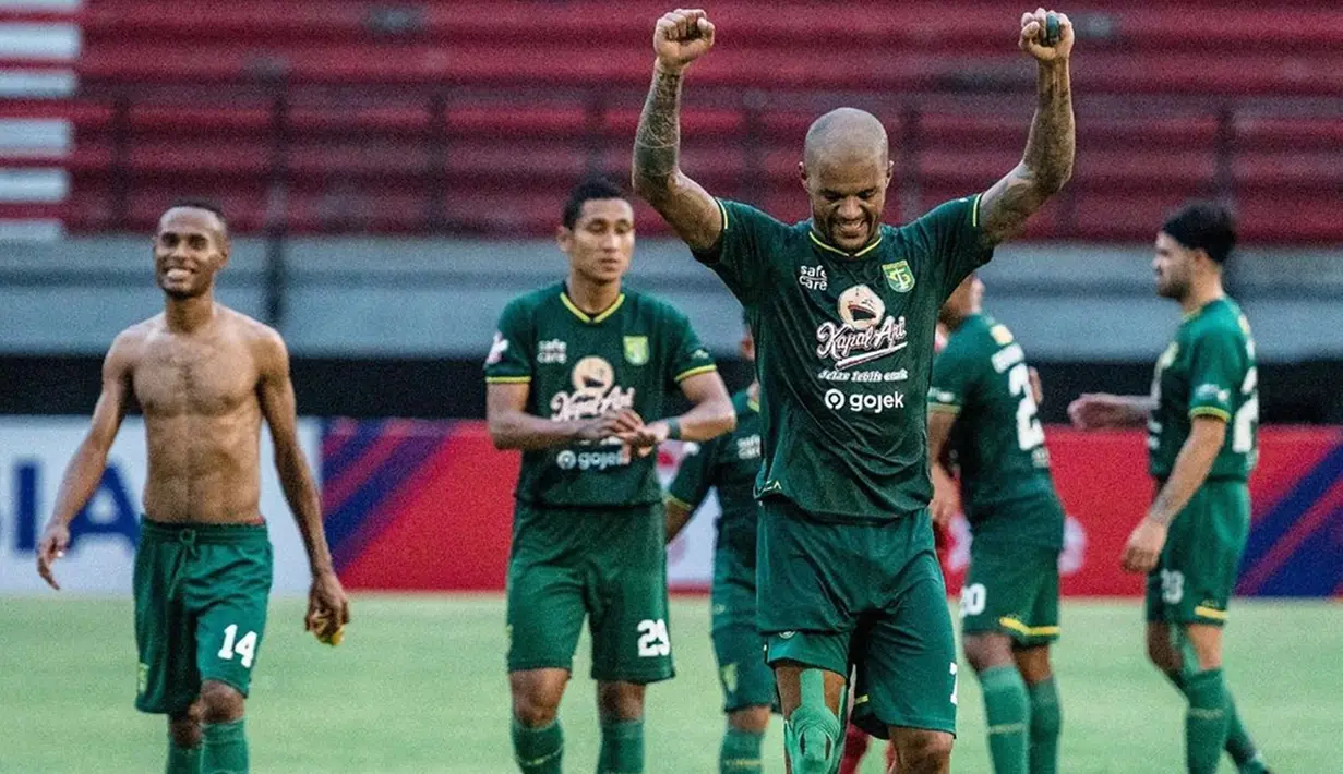 Bahkan striker asing dari Brazil, David Da Silva begitu senang dengan prestasi Persebaya pada musim ini. David Da Silva juga sukses meraih predikat best goal Liga 1 2019 melalui gol solo run saat melawan Arema FC. (Liputan6.com/IG/@officialpersebaya)