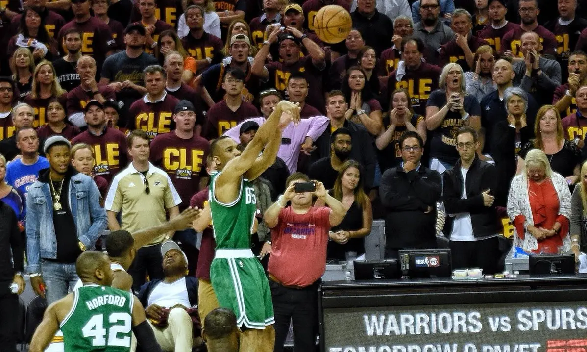 Avery Bradley memastikan kemenangan Boston Celtics atas Cleveland Cavaliers pada Gim 3 di Final Wilayah Timur NBA (Twitter Boston Celtics)