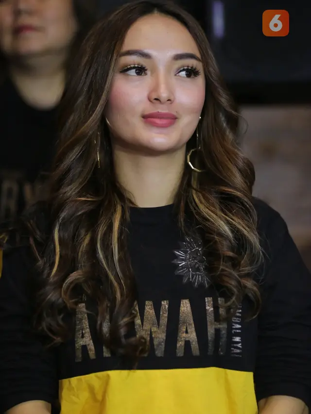 [Bintang] Zaskia Gotik
