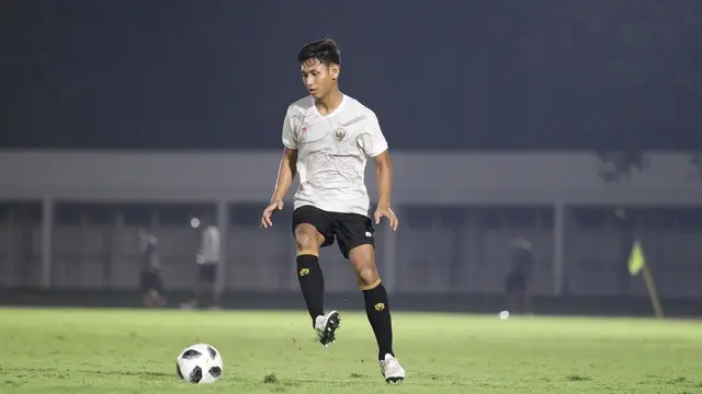 5 Potret Salman Alfarid, Bek Kiri Baru Persebaya Surabaya