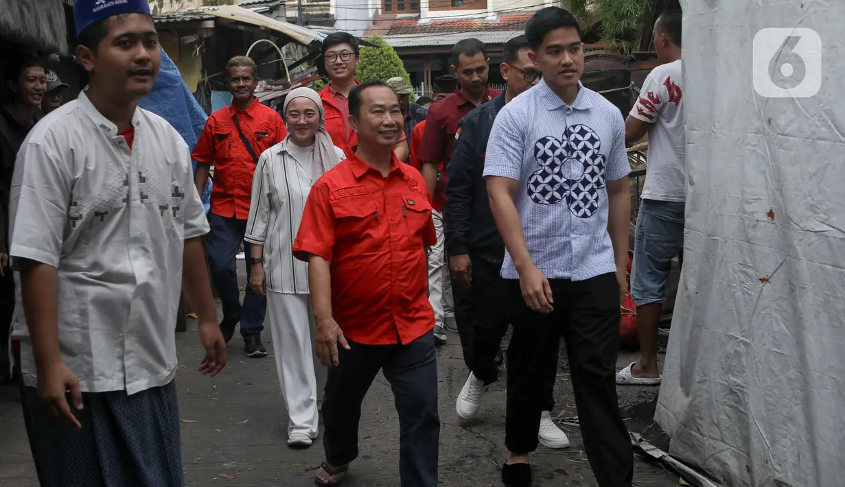 Ketua Umum atau Ketum Partai Solidaritas Indonesia (PSI) Kaesang Pangarep blusukan ke wilayah Tanjung Priok, Jakarta Utara, Jumat (5/7/2024). (Liputan6.com/Herman Zakharia)