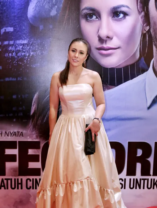 "Sekitar 3 Tahun. Tapi ibu saya juga di sana (di Inggris), cuma beda kota. Saya juga banyak sepupu di sana," terangnya. (Adrian Putra/Bintang.com)