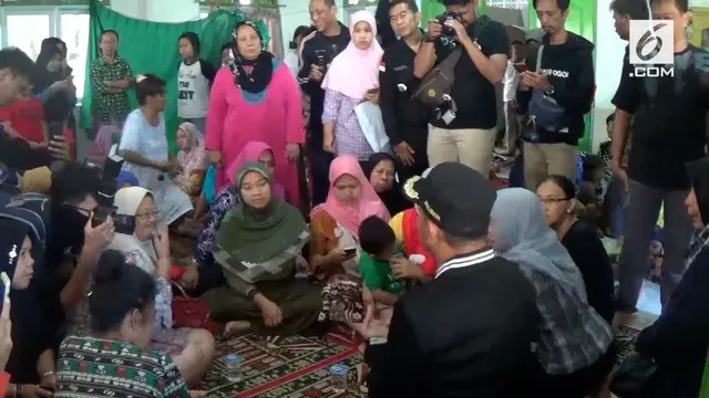 Warga korban puting beliung di Bogor mengungsi dan butuh bantuan dari masyarakat.