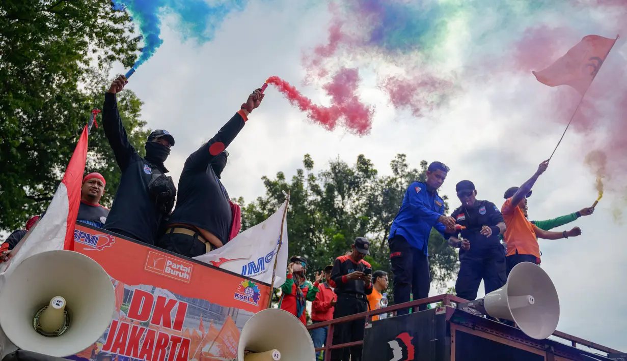 Mereka juga mendesak pemerintah mencabut Permendag Nomor 8 Tahun 2024 tentang Kebijakan dan Pengaturan Impor. (BAY ISMOYO/AFP)