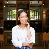 Ilustrasi perempuan mandiri/copyrightshutterstock/Mix and Match Studio