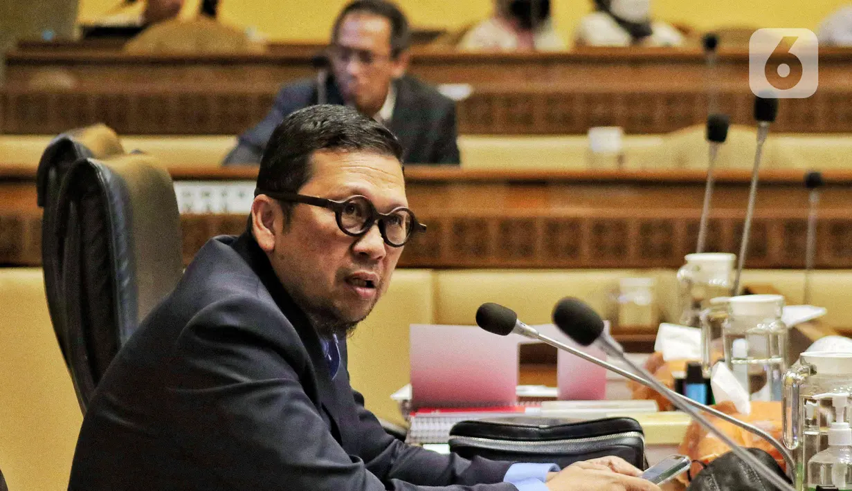 Ketua Komisi II DPR RI Ahmad Doli Kurnia saat rapat kerja dengan Menteri Agraria dan Tata Ruang/Badan Pertanahan Nasional (ATR/BPN) Hadi Tjahjanto di Senayan, Jakarta, Kamis (1/9/2022). Rapat tersebut membahas kasus-kasus pertanahan. (Lipuran6.com/Angga Yuniar)