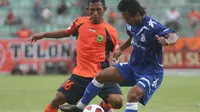 Jajang Paliama, mantan gelandang Semen Padang kini dapat klub pelabuhan baru Persatu Tuban. (Bola.com/Robby Firly)