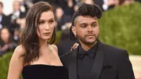 Hal ini juga dikatakan oleh seorang sumber, saat ini The Weeknd terus berusaha cari cara untuk mendekati Bella. The Weeknd terus bertanya dengan teman-teman dekat Bella soal keberadaannya. (AFP/Dimitrios Kambouris)