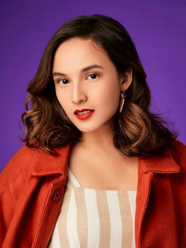 Chelsea Islan pakai lipstik merah (Instagram/chelseaislan)