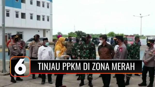 Menteri Budi Gunadi Sadikin, didampingi oleh Panglima TNI dan Kapolri meninjau PPKM di sejumlah lokasi zona merah Covid-19 di Jakarta. Sebelumnya rombongan juga memeriksa persiapan Rusun Nagrak yang akan jadi tempat isolasi terpusat untuk pasien OTG.
