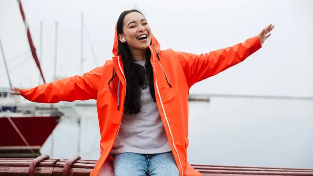 Item Fashion Wajib untuk OOTD Stylish di Musim Hujan, Belanja Hemat lewat SPayLater Super Festival