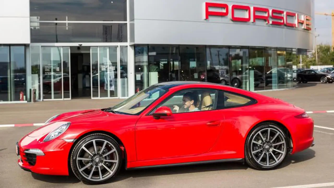 Petenis Cantik Rumania Ini Diganjar Porsche 911 Atas Prestasinya