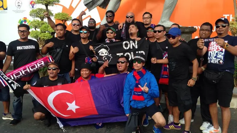 Boys of Straits