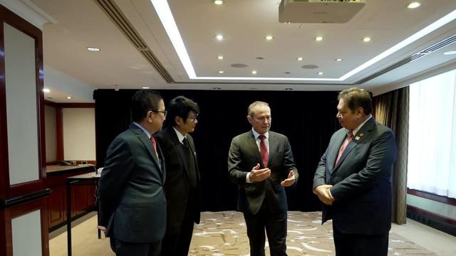 Menteri Koordinator Bidang Perekonomian Airlangga Hartarto menyaksikan penandatanganan Rencana Aksi implementasi MoU antara Pemerintah Negara Bagian Western Australia and Kadin Indonesia pada Selasa (4/7/2023). (Dok Kemenko Perekonomian)