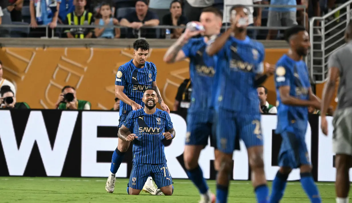 Menit ke-52, Malcom berhasil mencatatkan namanya di papan skor usai menerima umpan terobosan dari Joao Cancelo dan mengecoh Ederson. Al Hilal pun unggul 2-1. (PATRICIA DE MELO MOREIRA/AFP)